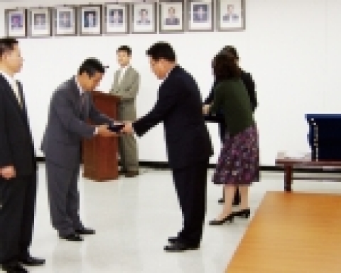 오라관광(대표이사 김부경)은 노동부가 주관한 2006년도 노사문화우수기업 선정을 위한 사례발표 경진대회에서 최우수기업상을 수상하였다