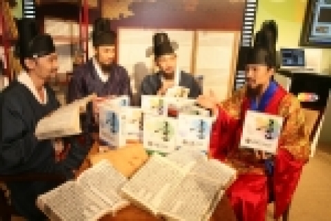 16주년 창립일이자 한글날을 맞이한 10월 9일 한글과컴퓨터는신제품 전략발표회를 가졌다. 사진은 조선호텔 행사장에서 진행된