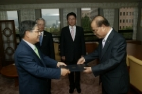 법무부는 한국갱생보호공단 이사장 공개모집 절차를 거쳐 2006. 10. 9. 제 8대 이사장(임기 2년)으로 한창규(韓昌奎)씨를 임명했다.