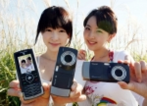 삼성전자는 10일 세계 최초로 1,000만 화소 카메라를 탑재한 '1,000만화소폰(SCH-B600)'을 출시한다고 밝혔다. 총화소 1,036만, 유효화소 1,0