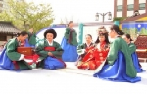 교명을 받는 왕비