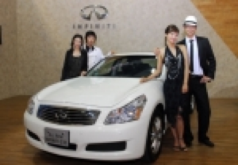 인피니티는 17일 학여울에 위치한 서울무역전시장(SETEC)에서 풀모델 체인지된 '뉴 인피니티 G35 세단'을 전세계 최초로 한국에서 선보이며 글로벌시장 공략에 