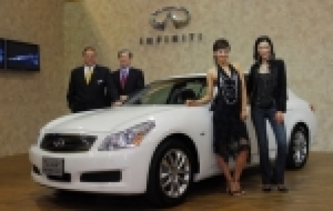 인피니티는 17일 학여울에 위치한 서울무역전시장(SETEC)에서 풀모델 체인지된 '뉴 인피니티 G35 세단'을 전세계 최초로 한국에서 선보이며 글로벌시장 공략에 