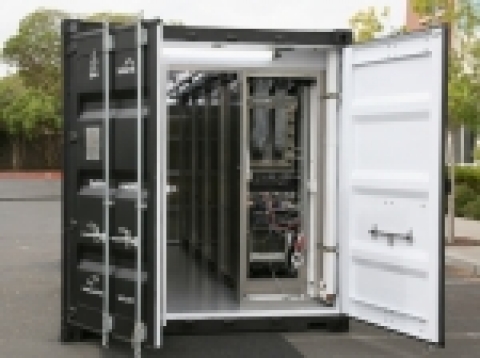 썬은 인프라스트럭처 및 전력, 쿨링을 한 모듈 유닛에 패키지화 해 데이터 센터를 가상화 한 신개념의 컴퓨팅 '블랙박스 프로젝트'를 출시 전 미리 선보였다.