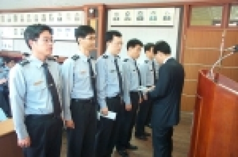 유공직원 수상 장면