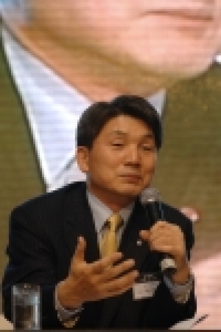 18일 LG전자 박문화 사장이 서울 소공동 프라자호텔에서 블랙라벨 시리즈 두번째 모델인 '샤인' 출시 발표를 하고 있다. 
