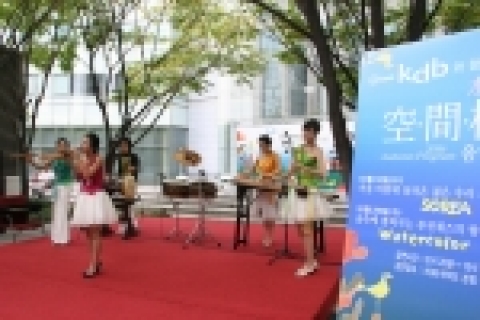 '소리아(SOREA)'의 공연 장면