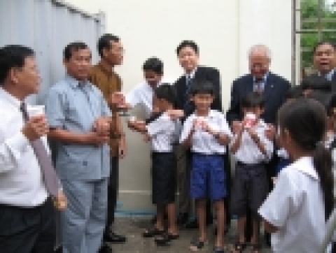 광주과기원 국제환경연구소와 두산중공업이 캄보디아 씨엠립(Siem Reap)에 무상으로 정수시설을 지원하여 18일 현지에서 개수식을 가졌다.