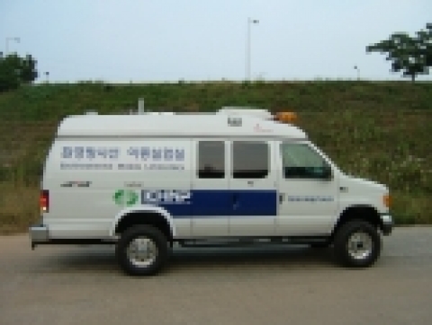 월성원자력에서 최근 도입해 운영중인 비상용 방사능 환경감시차량