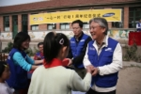 중국 삼성은 1사1촌 1주년을 맞이하여 중국 34개 지법인이 16일부터 27일간을 기념주간으로 설정, 중국 전역에서 대대적인 농촌 봉사활동을 전개한다. 
중국 삼성 박근희 사장(