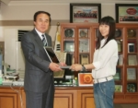 동의과학대학(학장 이충엽)은 (주)삼보컴퓨터 남부산지사(지사장 신선우)에서 참석한 가운데 19일 오전 10시 학장실에서 이 대학 컴퓨터정보계열 재학생중 IT장학생을 선발하여 노트북