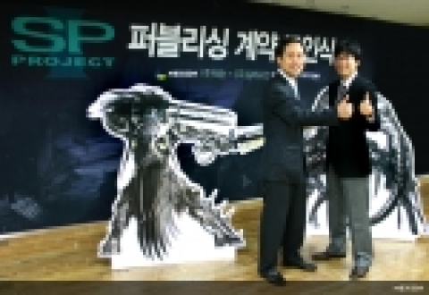 &lt;Project SP1&gt; 조인식에서 악수 중인 넥슨의 민용재 이사(왼)와 실버포션의 박성재 대표(오른)