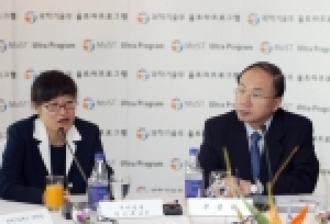 김우식 부총리 겸 과학기술부장관은 10월 20일 오전 11시부터 서울 코엑스인터컨티넨털호텔 30층 쥬피터룸에서 해외 우수과학기술자 초청 ․활용을 위한 「울트라 프로그램」