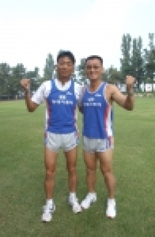 사진의 오른쪽이 김광복, 왼쪽이 이만식씨