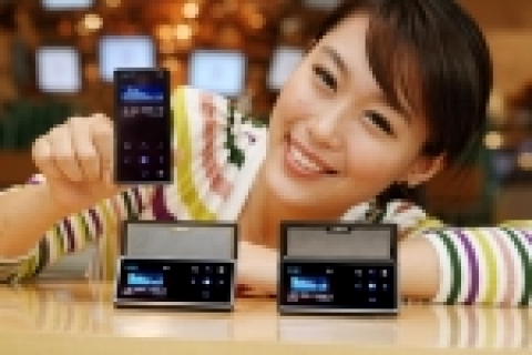 삼성전자의 신개념 「뮤직 Sharing MP3」 'K5'(모델명:YP-K5)가 드디어 한국에 상륙했다.