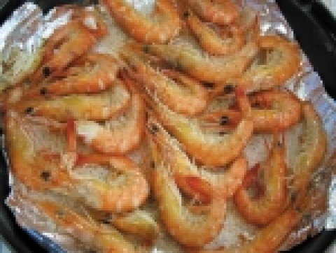 직접 잡은 대하를 왕소금에 구워먹는 대하구이 