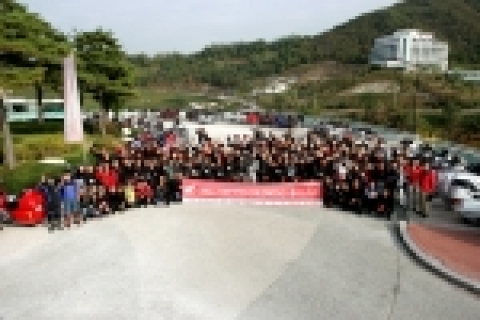 혼다코리아는 혼다의 최고급 투어링 모터사이클 골드윙 구입고객을 대상으로 ‘2006 FOREVER GOLDWING-충주호 투어’ 행사를 열고 골드윙 에어백 시스템을 선보였다.