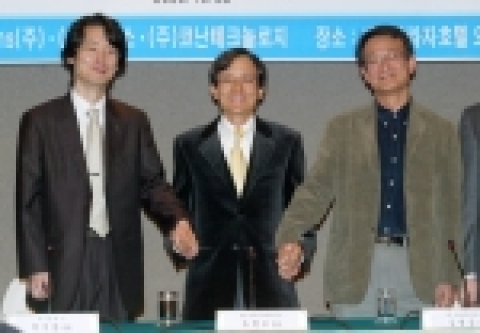 SK커뮤니케이션즈와 검색포털 엠파스, 검색기술개발 전문업체 코난테크놀로지가 오늘 오전 11시 프라자호텔 4층 오키드홀에서 3사 공동 기자간담회를 가졌다. (좌로부터 엠파스 박석봉대