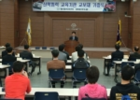 쌍용자동차(대표이사 사장 최형탁)는 24일 대전정비연수원에서 전국 30여개 자동차 관련 학과가 개설된 교육기관에 실습용 차량 및 엔진, 벤츠 자동변속기 등 150대를 기증하고 산학