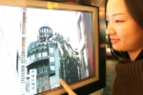 KT는 30일까지 서울 인사동 아트사이드에서 영상 UCC 서비스 ‘올팟(ALLPOT)’과 디지털액자를 이용한 디지털 전시회 “눈으로 그리는 그림”전시회를 개최한다.
