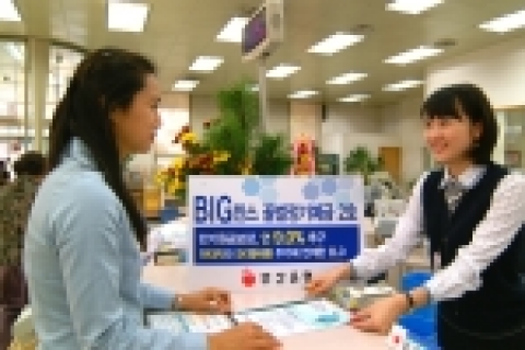 부산은행(은행장 이 장호 www.pusanbank.co.kr)은 현대차와 SK텔레콤 주가에 연계한 새로운 형태의 주가연금 예금(ELD)인 “BIG 찬스 꿀벌정기예금 2호”을 10월