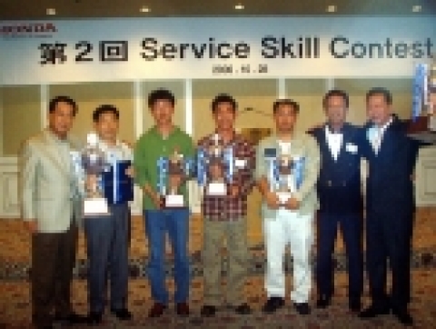 대회 우승자들과 함께한 혼다코리아 정우영 대표(좌측 첫번째)