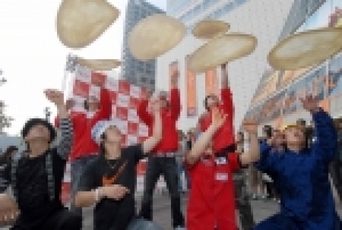 한국미스터피자는 29일(일), 서울 동대문 두산타워 1층 야외무대에서 ‘결식아동돕기 2006미스터피자 도우매직쇼 컨테스트’ 를 연다. 