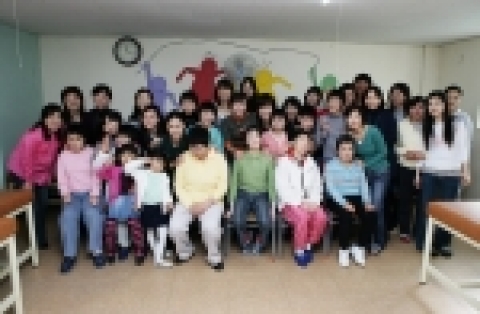 지난주 토요일(28일), 아모레퍼시픽 임직원 및 프로슈머 1500여 명이 전국 100여개 사회복지시설을 방문, 각 시설에 필요한 맞춤 봉사 활동을 하는 "아모레퍼시픽 사랑나눔"행사를 마치고 돌아왔다.