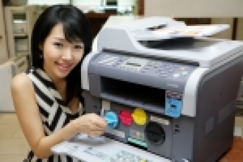 삼성전자가 세계 최소형의 저소음 컬러 레이저 복합기 'CLX-3160FN' 시리즈를 출시해, 컬러 레이저 복합기의 소형화를 주도하고 있다.