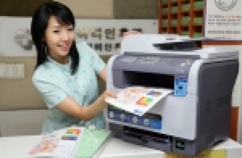 삼성전자가 세계 최소형의 저소음 컬러 레이저 복합기 'CLX-3160FN' 시리즈를 출시해, 컬러 레이저 복합기의 소형화를 주도하고 있다.