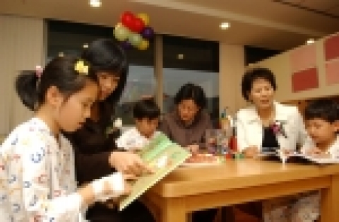 삼성서울병원(원장 이종철(李鍾徹))은 10월 30일 어린이병원학교 개교식을 갖고 11월 6일부터 소아병동에 재원한 어린이 환자들을 대상으로 교육을 시작한다.