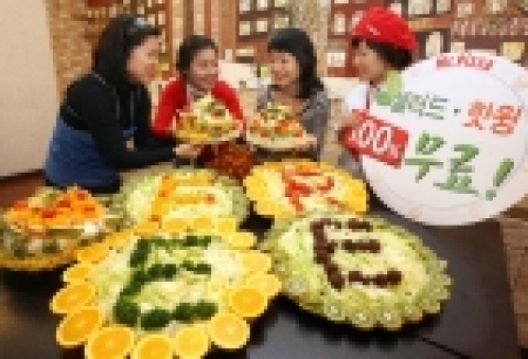 미스터피자는 오는 11월 1일부터 30일까지 전 매장에서 창립 16주년 기념 고객사은대잔치로 샐러드&핫윙 100% 무료 행사를 진행한다.