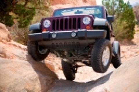 짚 랭글러 루비콘(Jeep? Wrangler Rubicon)이 2007년 최고의 4륜 구동 차량으로 선정됐다.