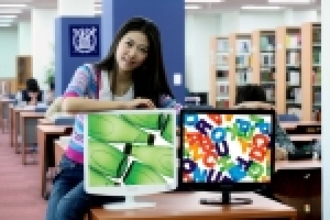 삼성전자가 대학생 등의 학생층을 겨냥하여 디자인과 기능 측면에서 한층 업그레이드 된 19인치 LCD 모니터(일명 '스완(Swan:백조)' 모니터)<모델명: 