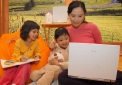 소니 코리아가 각설탕, 지우개, 무지공책 등을 떠올리게 하는 심플한 디자인의 홈 노트북, 바이오 N 시리즈 신제품 2종을 출시했다. 15.4인치 와이드 LCD를 탑재한 바이오 N 