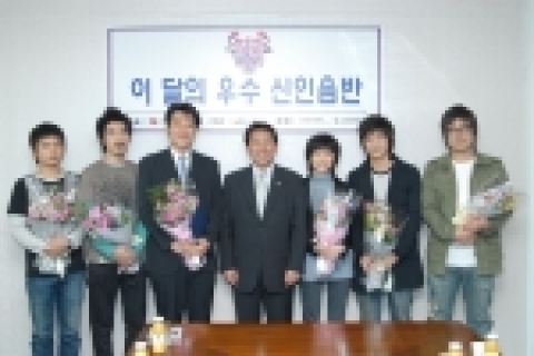 문화관광부(장관 김명곤)는 2006년 11월「이달의 우수신인음반」으로 「브레멘(Bremen)의 앨범 ‘BREMEN’ - (주)루바토 제작」을 선정했다.