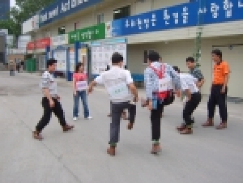 롯데건설은 3일 한국기록원으로부터 ‘컵차기’ 한국최고기록 인증을 받았다고 밝혔다.