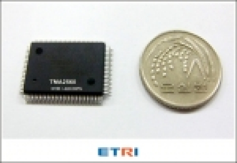 ETRI가 개발에 성공한 USN용 고성능 제어장치(MCU) 칩. 칩은 32비트, 256KB로 기존 칩의 성능을 크게 향상시켰다.