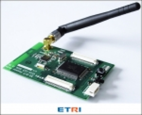 ETRI가 개발한 USN용 고성능 제어장치(MCU) 칩을 보드에 내장한 센서노드
