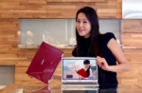 삼성전자에서 초경량 12.1인치 와이드 노트북 PC 출시하였다