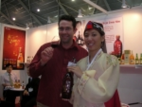 보해 복분자주가 11월 2~4일까지 싱가폴 엑스포에서 열린 ‘Wine for Asia 2006’에 참가, 진한 맛과 아름다운 빛깔, 동양적인 외형으로 세계 와인 마니아들의 관심을 