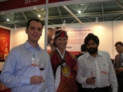 보해 복분자주, “세계 와인마니아 관심 한 몸에”