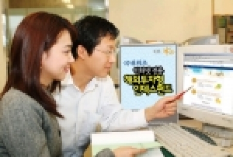 KB국민은행(은행장 강정원/www.kbstar.com)은 국내 최초로 저렴한 비용으로 한국, 중국, 일본 주식시장에 분산 투자하는 인터넷 전용 해외투자형 인덱스펀드인 「KB e-한