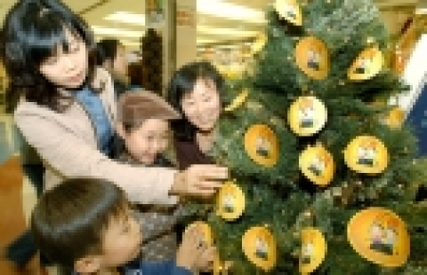 삼성테스코 홈플러스는 11월 9일(목)부터 15일(수)까지 일주일간 수능고득점과 대입합격을 기원하는 ‘기원 나무 이벤트’를 비롯하여 이색 합격기원상품과 수험생 건강식 등을 저렴하게