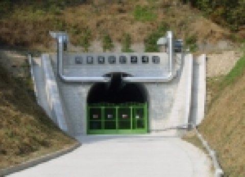 한국원자력연구소는 11월 8일 오전 11시 대전시 유성구 덕진동 원자력연구소 내 부지에서 ‘지하 연구시설(KURT; KAERI  Underground Research Tunnel)’ 준공식을 갖고 시설을 공개한다.