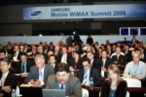 삼성전자는 7일 열린 ‘삼성 모바일 와이맥스 서밋 2006’에서 와이브로 복합 단말기 ‘디럭스 엠아이티에스(Deluxe MITs·SPH-P9000)’를 처음으로 선보였다.  PDA