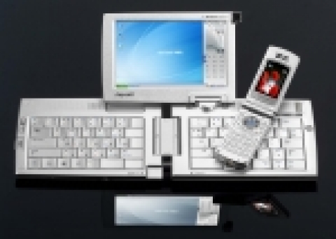 삼성전자는 7일 열린 ‘삼성 모바일 와이맥스 서밋 2006’에서 와이브로 복합 단말기 ‘디럭스 엠아이티에스(Deluxe MITs·SPH-P9000)’를 처음으로 선보였다.  PDA