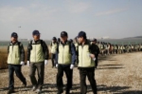 한화그룹 김승연 회장은 ‘그룹 창립시절 선배들의 불굴의 기업가 정신을 되살리자’는 취지로 한화의 발자취를 따라 그룹 모태인 인천화약공장터에서 새로 이전한 속리산 보은공장까지 200