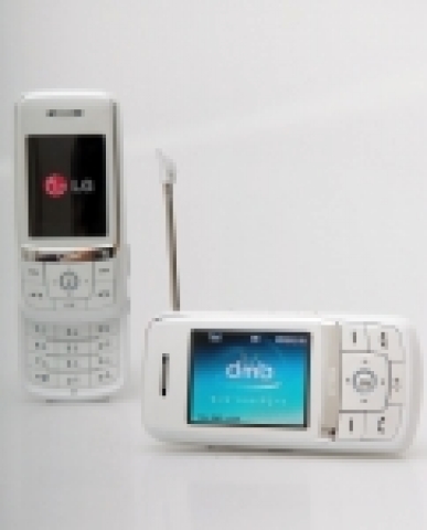 LG전자는 심플하고 세련된 디자인에 DMB 시청에 최적화된 기능을 대거 채택한 ‘스마트 TV폰(모델명:LG-KB1800)’을 출시했다. 