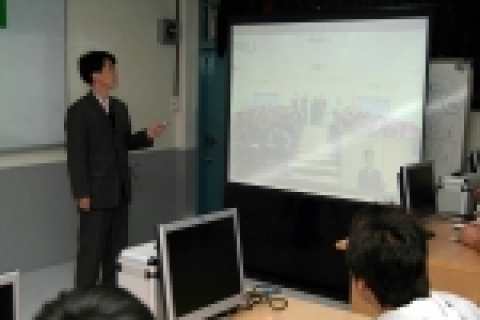 동의과학대학에서는 동아공고 학생들을 대상으로 11월8일 오전9시부터 2시간 동안 원경화상을 통해 지능형 로봇교육을 시범적으로 실시했다.